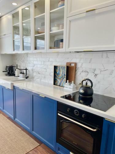 Executive 2 Bedroom Apartment + Parking