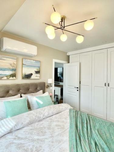 Executive 2 Bedroom Apartment + Parking