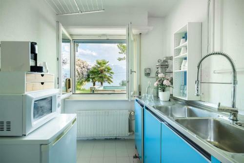 Hostal Ground Floor Rooms With Stunning Lake View & Garden Access