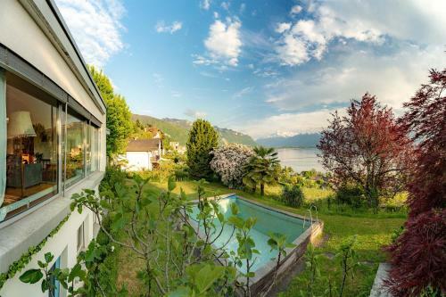Hostal Ground Floor Rooms With Stunning Lake View & Garden Access