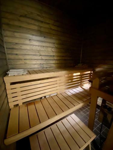 Spacious Apartment With Sauna & Balcony