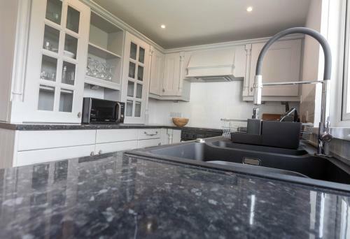 Charming 3 Bedroom Cottage - Praa Sands