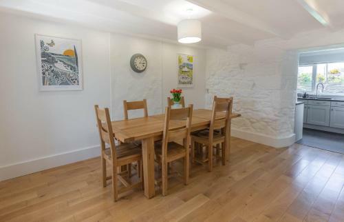 Charming 3 Bedroom Cottage - Praa Sands