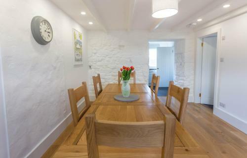 Charming 3 Bedroom Cottage - Praa Sands