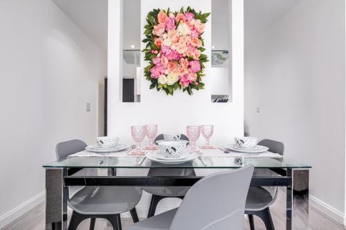 Unique Boutique Apartment 2 Bed - Free Parking.