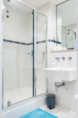Unique Boutique Apartment 2 Bed - Free Parking.