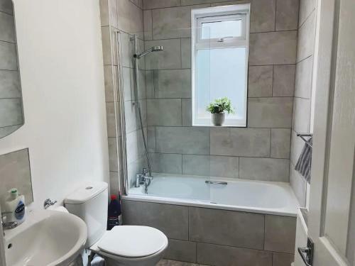 Modern 3 Bed Apartment Close To City Centre