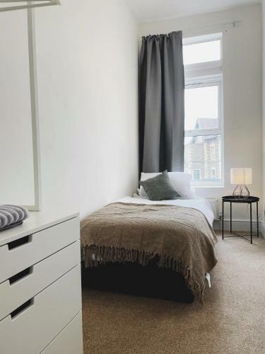 Modern 3 Bed Apartment Close To City Centre