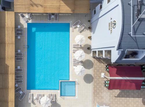 A Hotel Side
