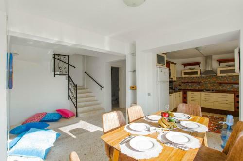 Superb Villa With Private Pool And Excellent View Near Beach In Kas