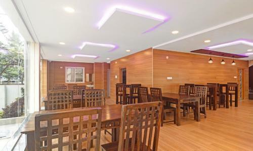Treebo Trend Hotel Purple Square