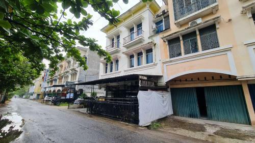 Hotel Oyo 91200 Wisma Gio Amanda