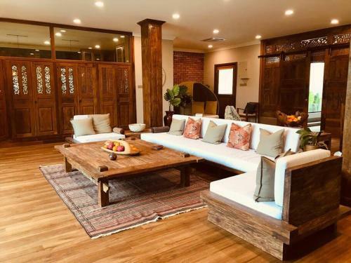 Grand Serene Lakeside Bali Style Villa