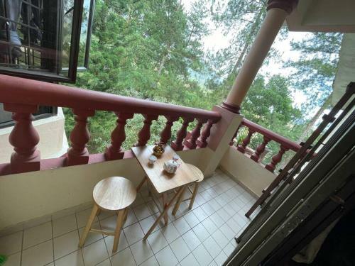Lovely 3 Bedroom Walk-up Apartment Free Parking