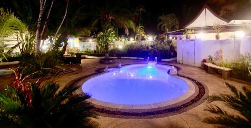 Sunshine Villa And Diving School .
