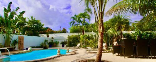 Sunshine Villa And Diving School .
