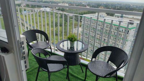 Apartamento Tagaytay Lounge By: Amber's Abode