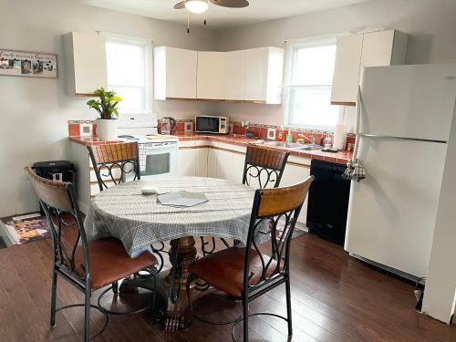 Cozy Two Storey 4br Home In Swan River