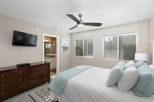 Pacific Beach Basecamp Unit 205