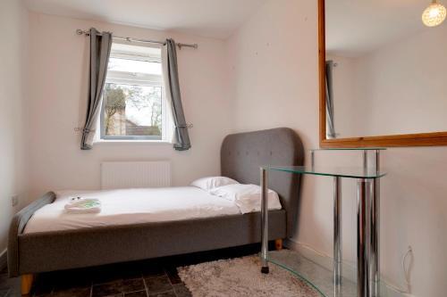 Pass The Keys Beautiful 4br With Private Garden