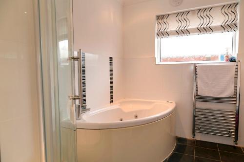 Pass The Keys Beautiful 4br With Private Garden