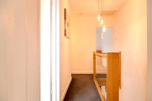 Pass The Keys Beautiful 4br With Private Garden