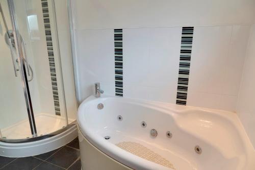Pass The Keys Beautiful 4br With Private Garden