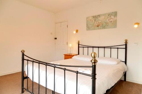 Pass The Keys Beautiful 4br With Private Garden