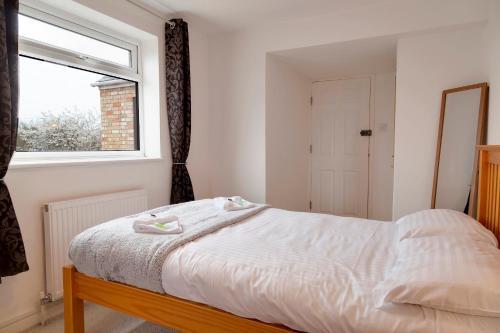 Pass The Keys Beautiful 4br With Private Garden