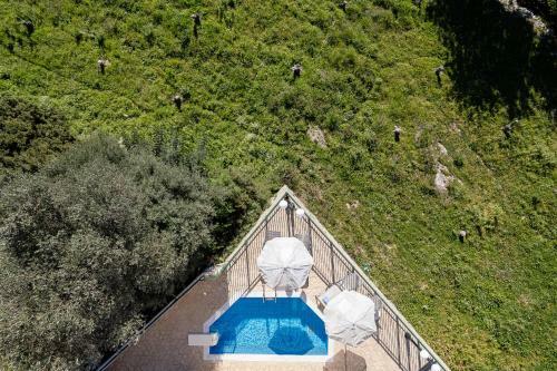 Villa Mahin With Pool And Sea View