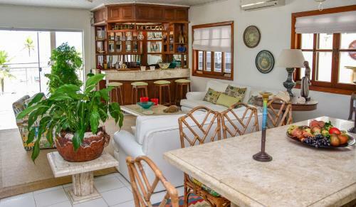 Casa Beira Mar Na Praia Da Enseada No Guaruja Sp