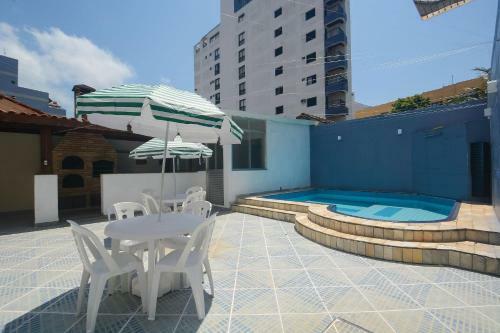 Casa Com Piscina A 200m Da Praia Do Tombo No Guaruj�