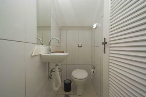 Casa Com Piscina A 200m Da Praia Do Tombo No Guaruj�