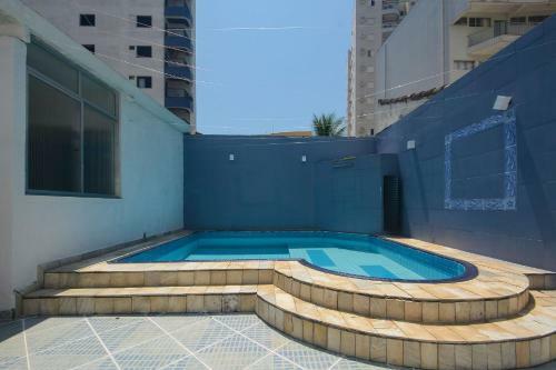 Casa Com Piscina A 200m Da Praia Do Tombo No Guaruj�