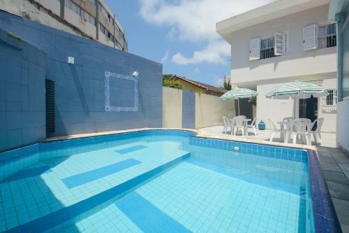 Casa Com Piscina A 200m Da Praia Do Tombo No Guaruj�