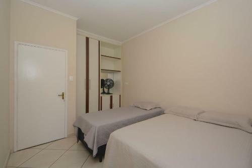 Casa Com Piscina A 200m Da Praia Do Tombo No Guaruj�