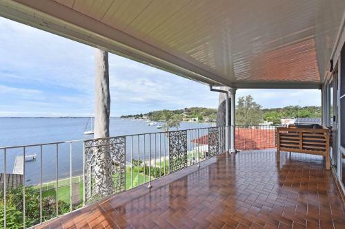 Carey Bay 180 Degree Water Views And Wifi