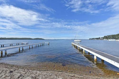 Carey Bay 180 Degree Water Views And Wifi