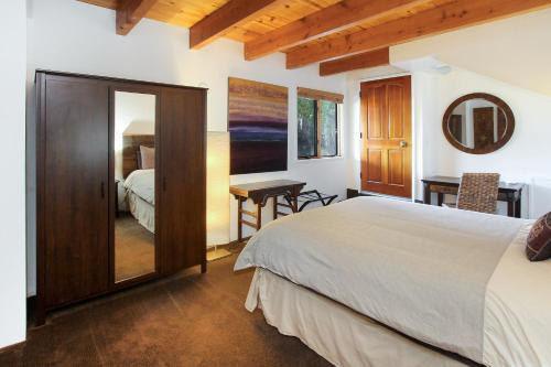 Pelton Manor