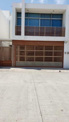 Casa Leo Y Juany