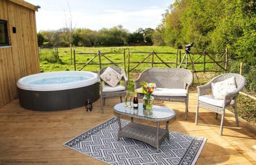Meadow Hide - Hot Tub, Chichester