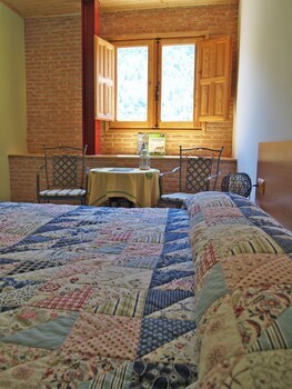 Hostal Observatorio De Aves Mas De Bu�ol