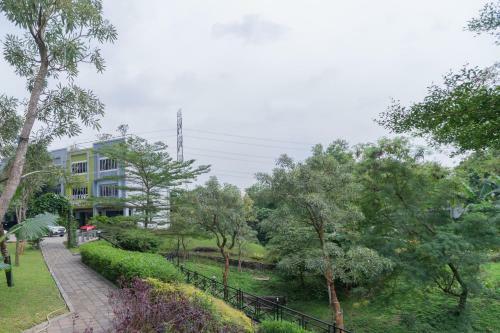 Hotel Reddoorz Apartment At Gunung Putri Square