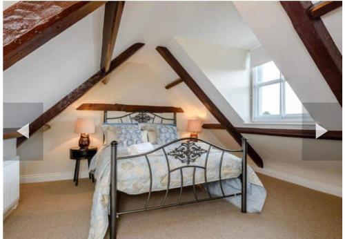 West Cottage. Central, Beautiful, 2 Mins To Beach.