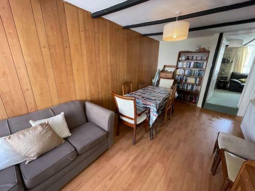 Narnia, Delabole, Sleeps 8