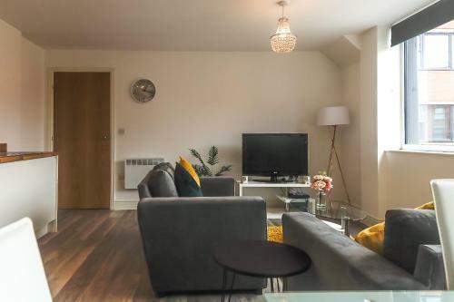 Inviting 2-bed Apartment In Derby Uk