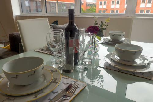 Inviting 2-bed Apartment In Derby Uk