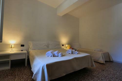 Hostal Bed & Parking Cecina Rooms