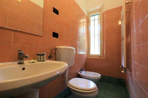 Hostal Bed & Parking Cecina Rooms