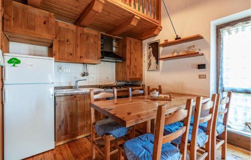 Nice Apartment In Cheverel With 1 Bedrooms